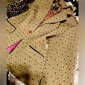 ASH KLOSET : CONSIGNMENT LOVE -Textured Olive Green Embroidered Blazer